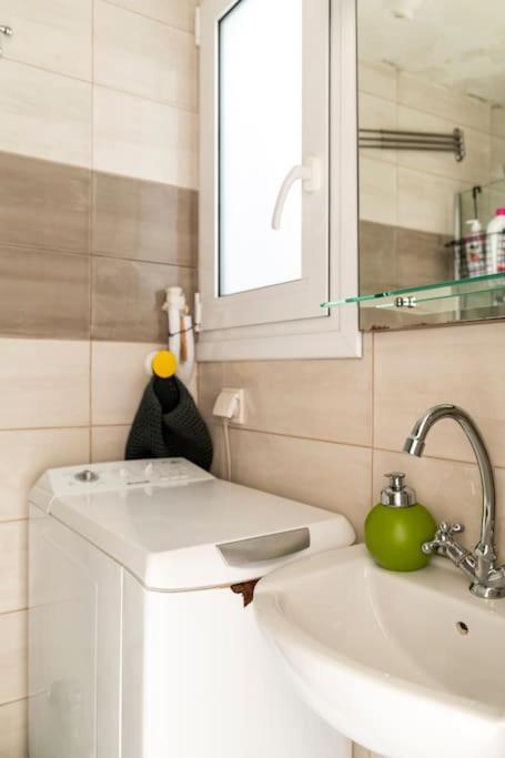 Cute Full Apt W/Backyard In Paleo Faliro Athén Kültér fotó
